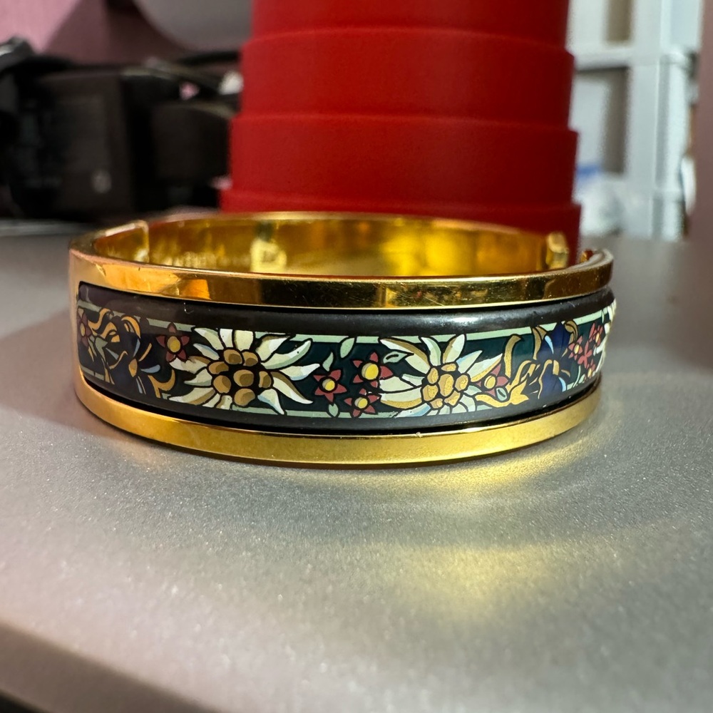 24K Gold Plated Michaela Frey Wille Flower Clasp Bangle Ballerina Bracelet 6.5
